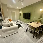 Stylish 1 Bed Flat In Fulham